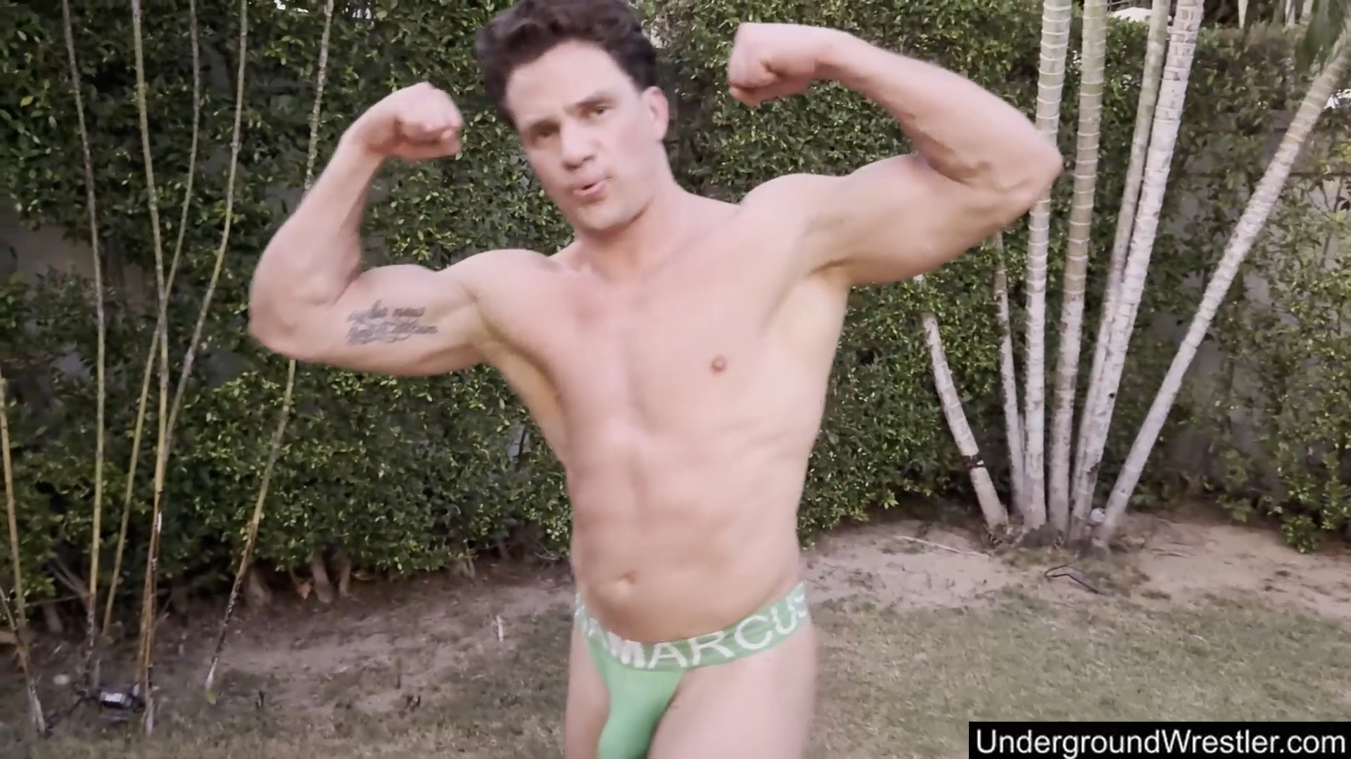 MUSCLE BATTLE - VLAD (Black) VS ANTON (Green)